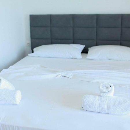 Mihalis Apartments Himarë Eksteriør billede