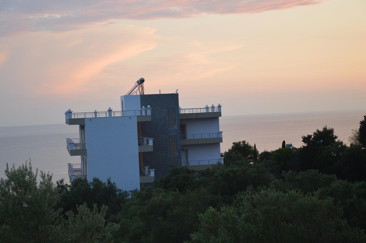 Mihalis Apartments Himarë Eksteriør billede