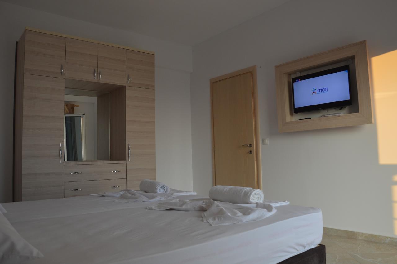 Mihalis Apartments Himarë Eksteriør billede