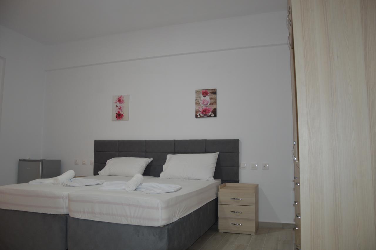 Mihalis Apartments Himarë Eksteriør billede