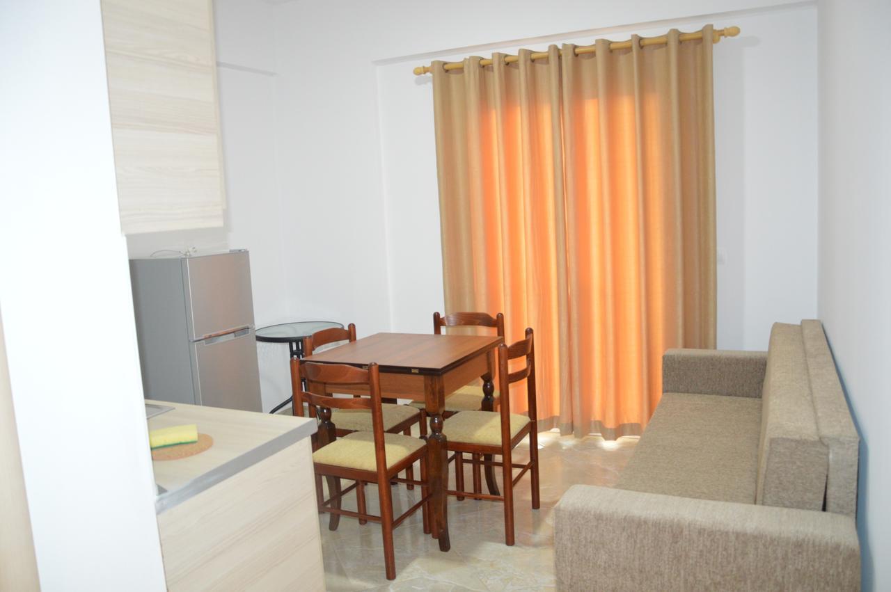Mihalis Apartments Himarë Eksteriør billede