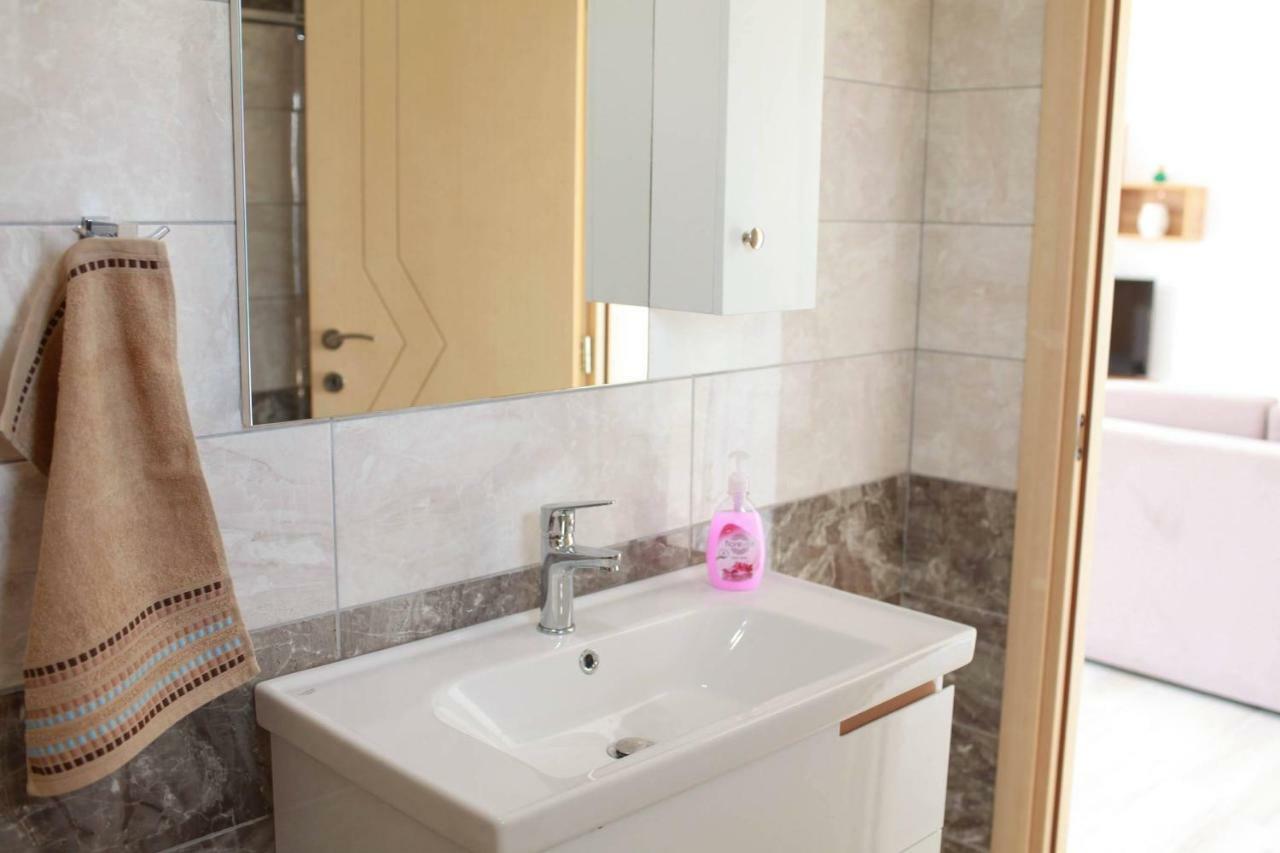 Mihalis Apartments Himarë Eksteriør billede